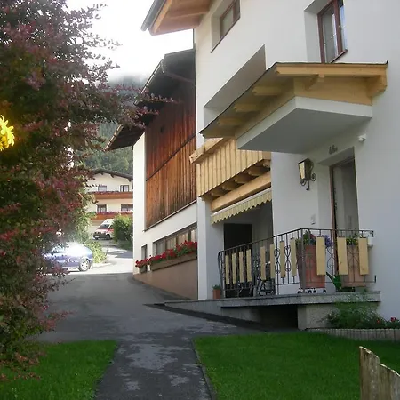 Spisshof Guest house Grins